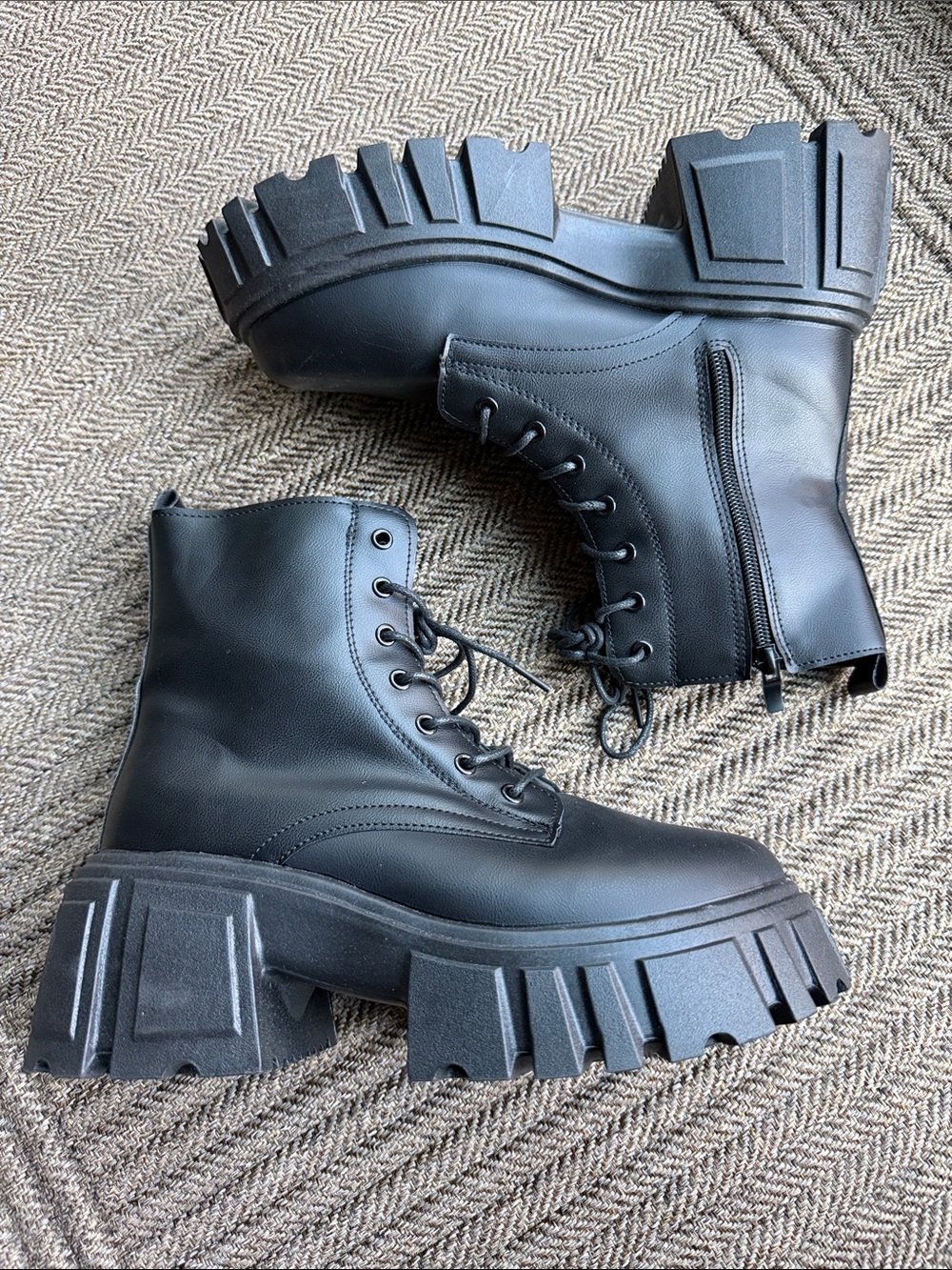 ‼️ Black Chunky Platform Combat Boots ‼️